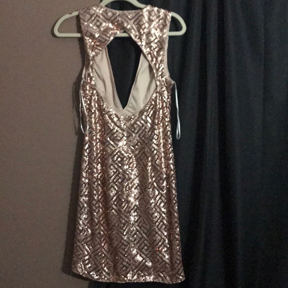 A sequence dress - Picture 2 of 2